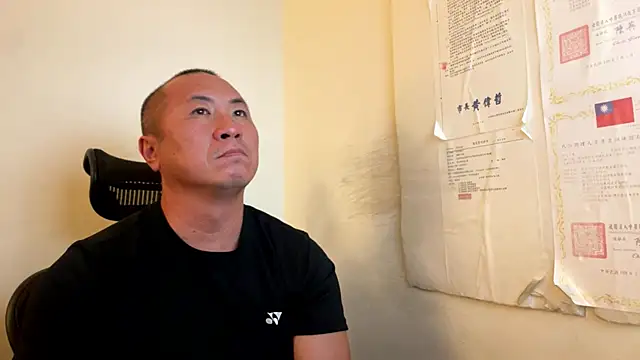 chih515 online show from November 27, 7:32 am