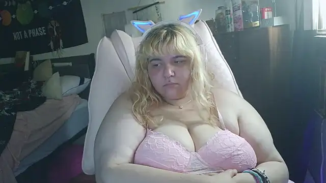 Snapshot of Zelthebrat47 chatting on July 24, 2:15 pm Zelthebrat47 online show from July 24, 2:15 pm