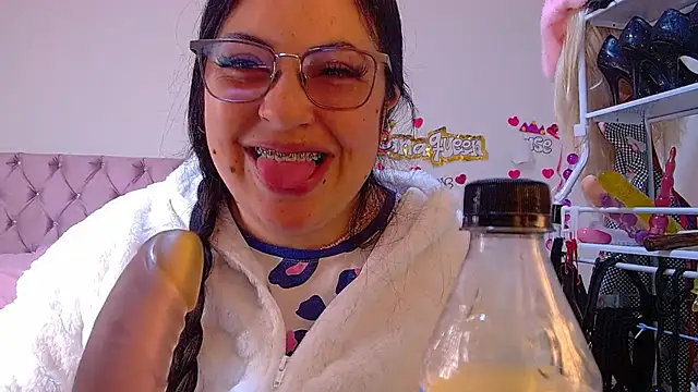 lanaqueen699 online show from June 25, 12:31 pm