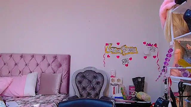 lanaqueen699 online show from July 9, 12:20 pm