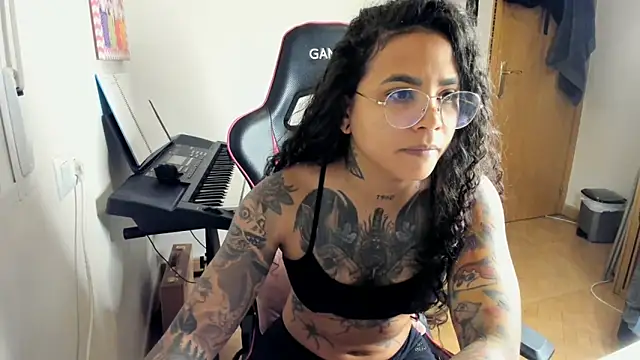 Snapshot of Ama_music chatting on October 25, 9:39 am Ama music online show from October 25, 9:39 am