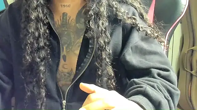 Snapshot of Ama_music chatting on November 30, 9:24 am Ama music online show from November 30, 9:24 am