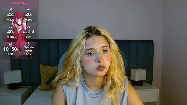 Snapshot of april_bunnyy chatting on December 19, 8:34 pm april bunnyy online show from December 19, 8:34 pm