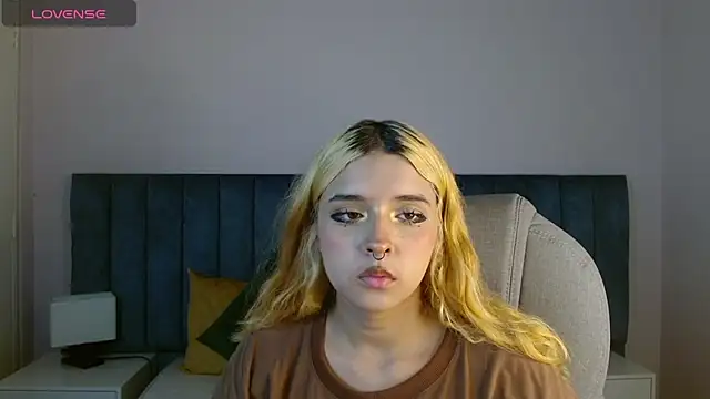 Snapshot of april_bunnyy chatting on December 24, 6:17 pm april bunnyy online show from December 24, 6:17 pm