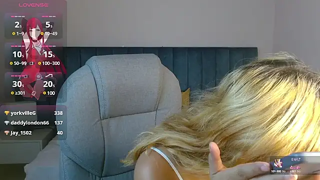 Snapshot of april_bunnyy chatting on December 27, 11:10 pm april bunnyy online show from December 27, 11:10 pm
