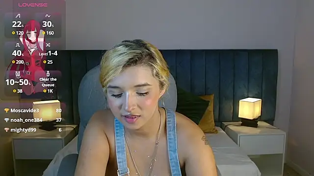 Snapshot of april_bunnyy chatting on January 4, 10:24 pm april bunnyy online show from January 4, 10:24 pm