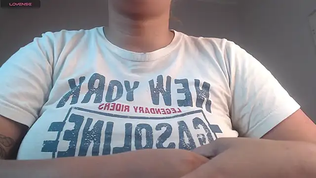 Snapshot of april_bunnyy chatting on September 9, 6:29 pm april bunnyy online show from September 9, 6:29 pm