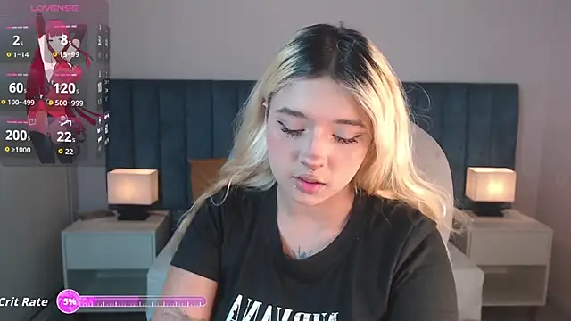 Snapshot of april_bunnyy chatting on October 11, 8:29 pm april bunnyy online show from October 11, 8:29 pm