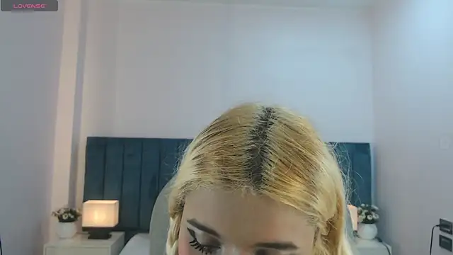 Snapshot of april_bunnyy chatting on November 11, 9:04 pm april bunnyy online show from November 11, 9:04 pm