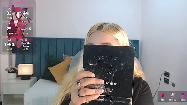 Snapshot of april_bunnyy chatting on November 14, 7:23 pm april bunnyy online show from November 14, 7:23 pm