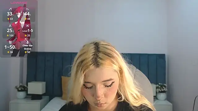 Snapshot of april_bunnyy chatting on November 19, 8:20 pm april bunnyy online show from November 19, 8:20 pm