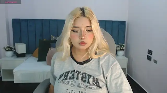 Snapshot of april_bunnyy chatting on November 24, 7:57 pm april bunnyy online show from November 24, 7:57 pm