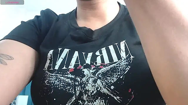 Snapshot of april_bunnyy chatting on November 25, 7:14 pm april bunnyy online show from November 25, 7:14 pm