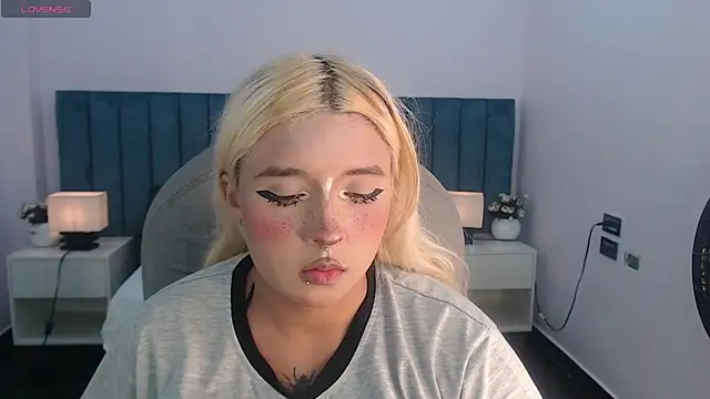 Snapshot of april_bunnyy chatting on May 14, 8:37 pm april bunnyy online show from May 14, 8:37 pm