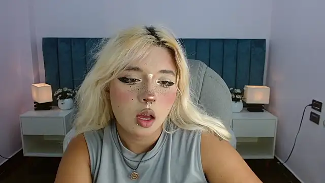 Snapshot of april_bunnyy chatting on June 3, 9:31 pm april bunnyy online show from June 3, 9:31 pm