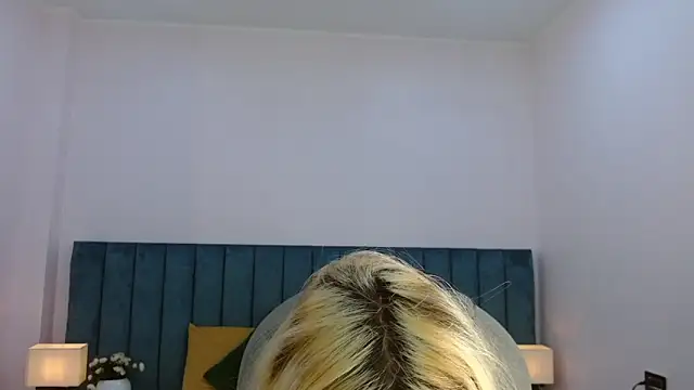 Snapshot of april_bunnyy chatting on June 11, 12:32 am april bunnyy online show from June 11, 12:32 am