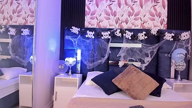 Larabrooks online show from October 28, 7:38 pm