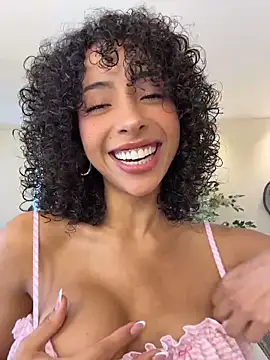Snapshot of OSHUN_ chatting on May 24, 4:45 pm OSHUN online show from May 24, 4:45 pm