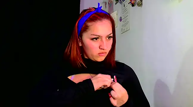 Snapshot of lucycherry__ chatting on February 5, 1:15 am lucycherry online show from February 5, 1:15 am