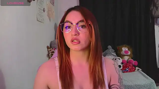 Snapshot of lucycherry__ chatting on September 16, 3:29 am lucycherry online show from September 16, 3:29 am