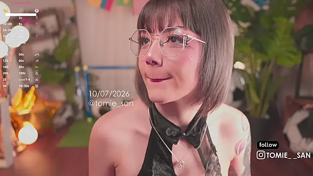 Snapshot of tomie_san chatting on July 10, 3:03 pm tomie san online show from July 10, 3:03 pm