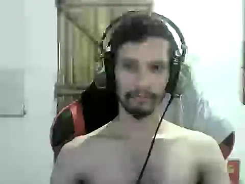 Snapshot of LucasMarcelo85 chatting on December 23, 4:12 am LucasMarcelo85 online show from December 23, 4:12 am