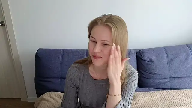 Snapshot of IsabelAllen chatting on March 12, 10:05 am IsabelAllen online show from March 12, 10:05 am