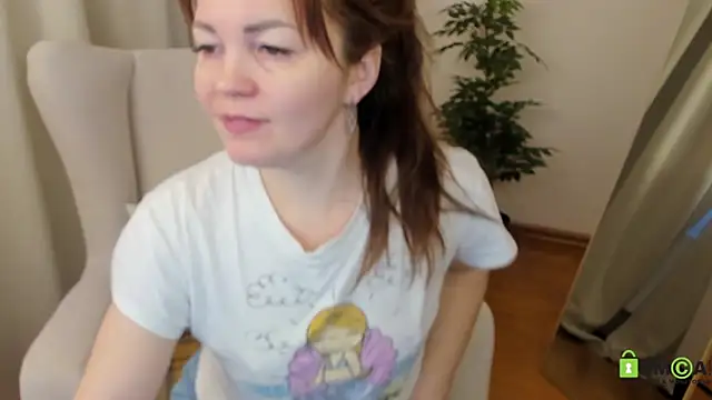 Snapshot of VanessaSmuth chatting on March 4, 1:55 am VanessaSmuth online show from March 4, 1:55 am