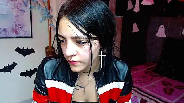 Violettasquirt online show from October 29, 7:15 pm