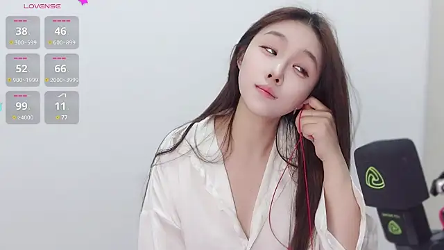 Snapshot of Hazel-11 chatting on January 6, 11:51 am Hazel-11 online show from January 6, 11:51 am