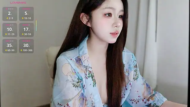 Snapshot of Hazel-11 chatting on October 2, 1:40 pm Hazel-11 online show from October 2, 1:40 pm