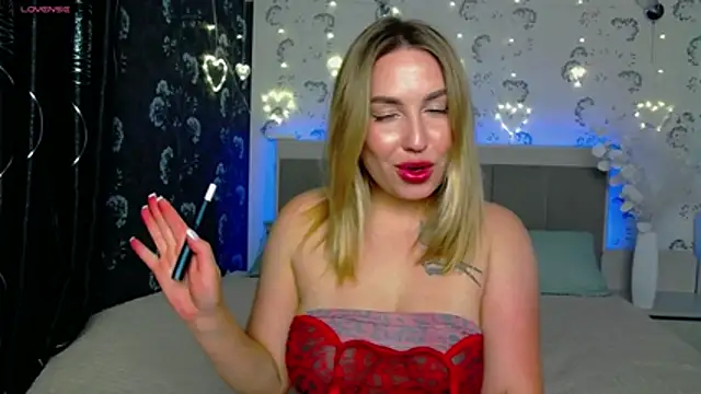 Snapshot of KisssAmmeli chatting on June 11, 12:25 pm KisssAmmeli online show from June 11, 12:25 pm