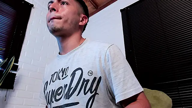 Snapshot of SAMUEL_OBRIAN chatting on February 9, 2:21 pm SAMUEL OBRIAN online show from February 9, 2:21 pm