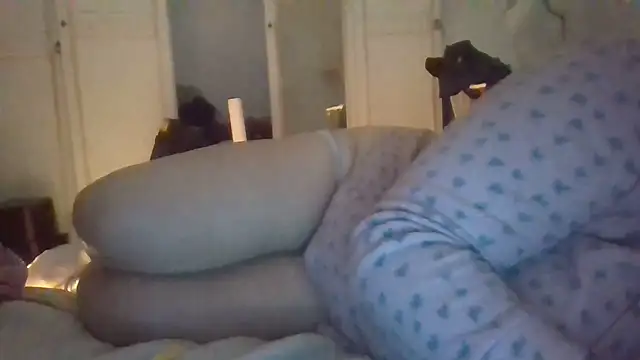 Snapshot of biuv chatting on December 4, 8:34 am biuv online show from December 4, 8:34 am