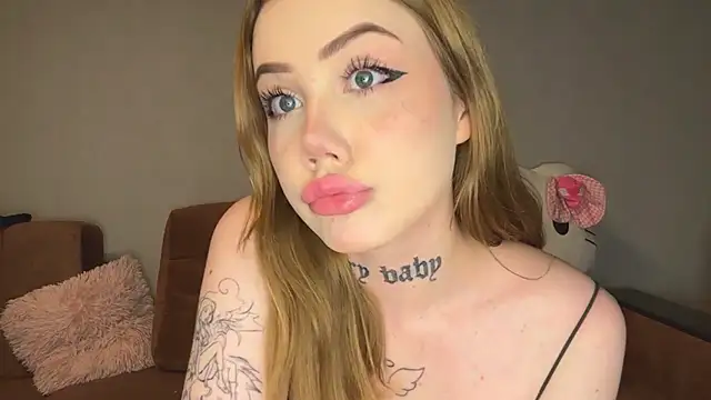 Snapshot of hanna_cry_baby chatting on November 24, 8:30 pm hanna cry baby online show from November 24, 8:30 pm