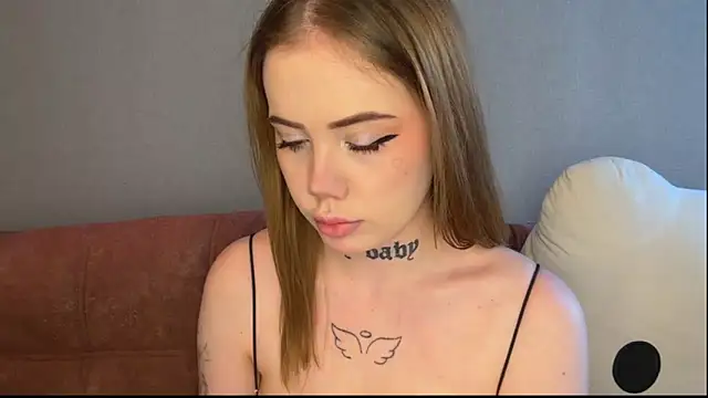 Snapshot of hanna_cry_baby chatting on February 4, 12:11 pm hanna cry baby online show from February 4, 12:11 pm