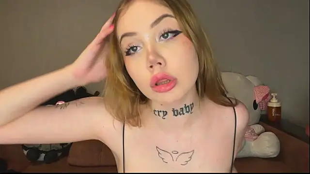 Snapshot of hanna_cry_baby chatting on February 10, 8:24 pm hanna cry baby online show from February 10, 8:24 pm