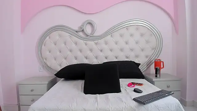 Ethan  Walker online show from December 18, 2:34 pm