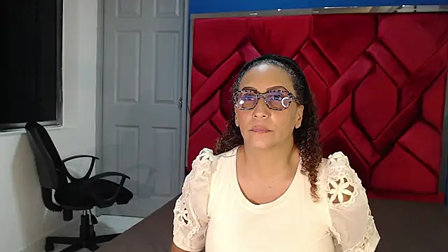 Snapshot of EvaMills1 chatting on February 18, 7:41 pm EvaMills1 online show from February 18, 7:41 pm