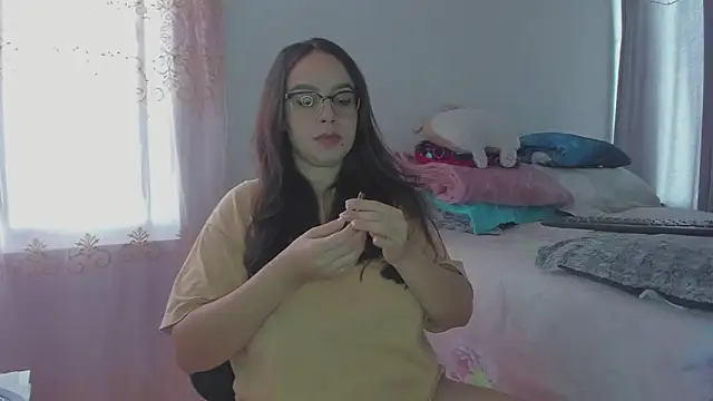 HARLEYNAPIER online show from February 8, 3:26 pm