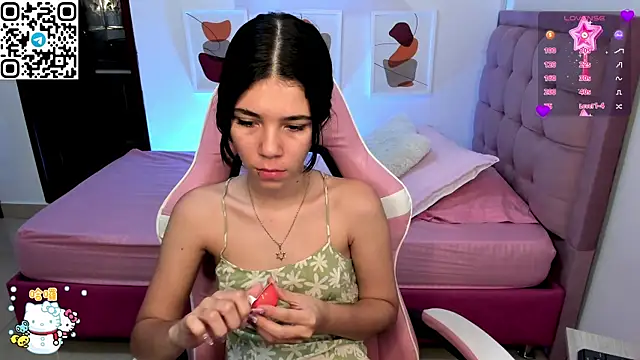 Snapshot of sofi_cute01 chatting on December 30, 1:15 am sofi cute01 online show from December 30, 1:15 am