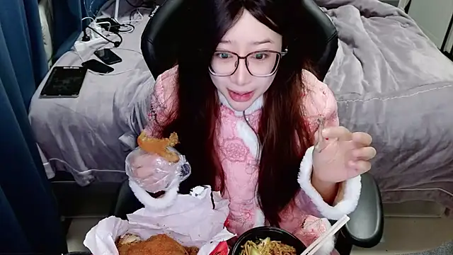 Snapshot of Angelababy001 chatting on January 9, 4:49 pm Angelababy001 online show from January 9, 4:49 pm