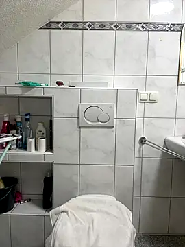 Snapshot of happyandsweet chatting on December 18, 8:26 pm happyandsweet online show from December 18, 8:26 pm