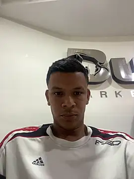 Snapshot of Onel9701 chatting on March 21, 6:44 pm Onel9701 online show from March 21, 6:44 pm