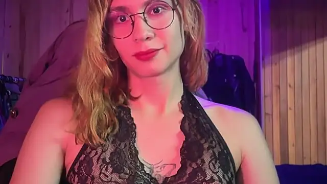 Snapshot of Theemillyblack chatting on April 16, 6:09 pm Theemillyblack online show from April 16, 6:09 pm