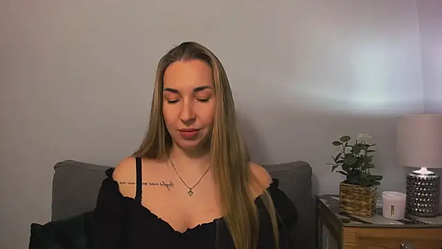 Snapshot of AriaDesire chatting on January 30, 4:13 pm AriaDesire online show from January 30, 4:13 pm