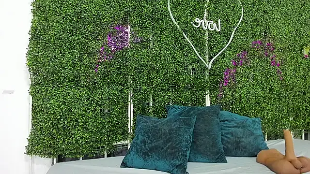 valentina 0  online show from November 24, 8:30 pm