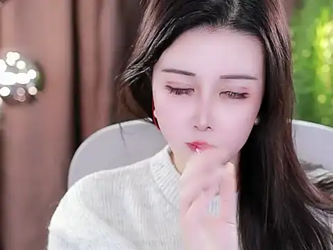 Qiaoqiao  online show from February 13, 8:45 pm