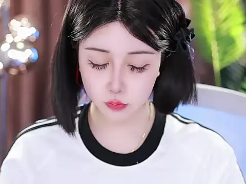 Qiaoqiao  online show from March 22, 12:25 pm