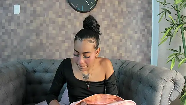 flavia cruz online show from October 30, 7:25 pm